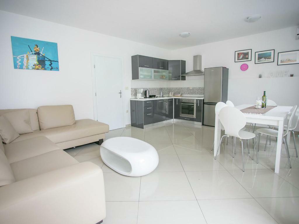 Sesar Apartments Krk - No. 3 Cvita Krk Town Luaran gambar