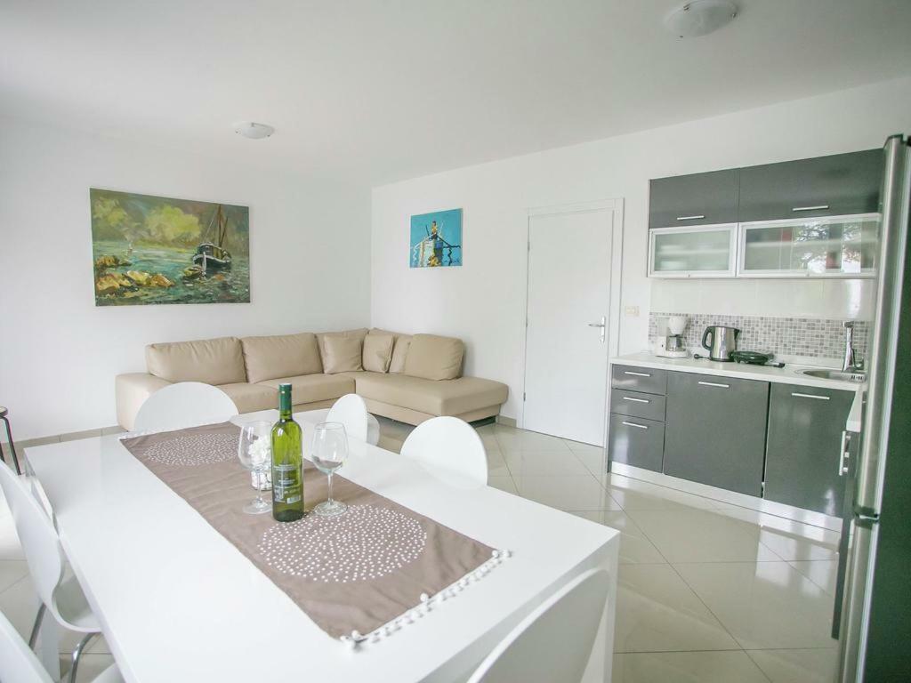 Sesar Apartments Krk - No. 3 Cvita Krk Town Luaran gambar